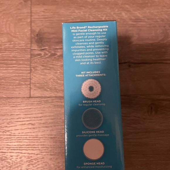 Rechargeable Mini Facial Cleansing Kit - Picture 5 of 5